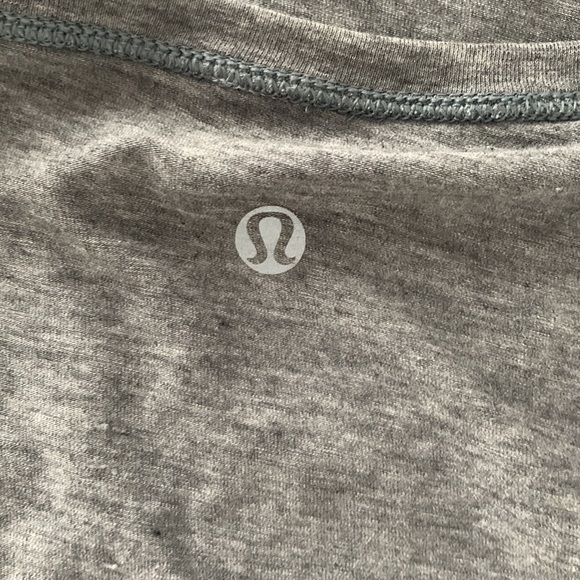 lululemon reversible shirt with thumb holes - Picture 3 of 4